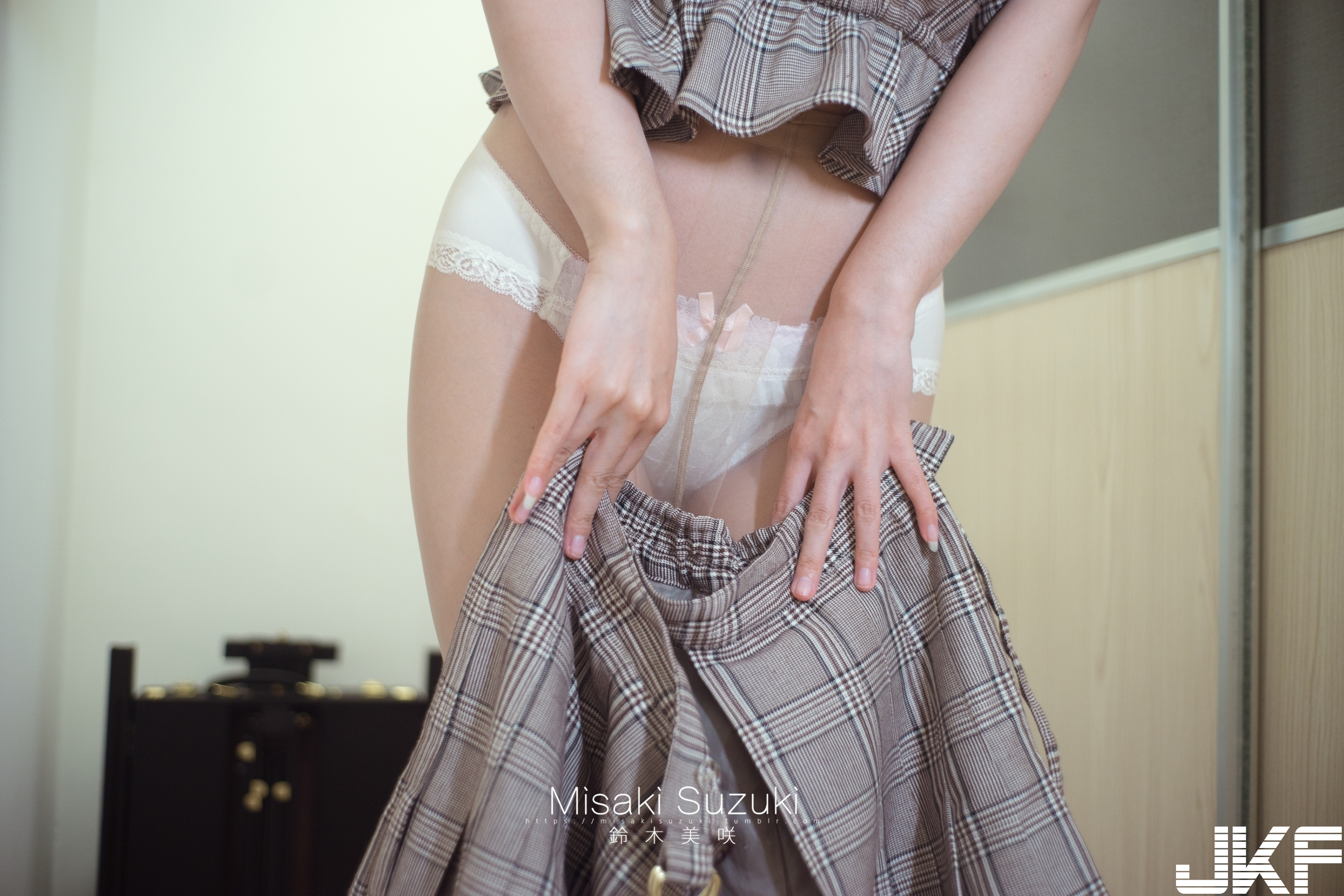 【网路收集系列】福利姬-铃木美咲 宿醉的同事 VIP 福利帖【41P】